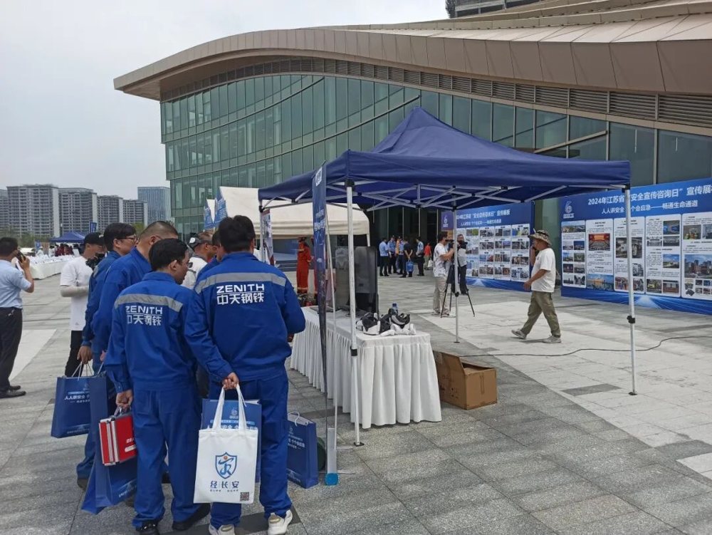通过VR设备,市民们沉浸式地体验了安全的各种场景,许多体验者在完成项