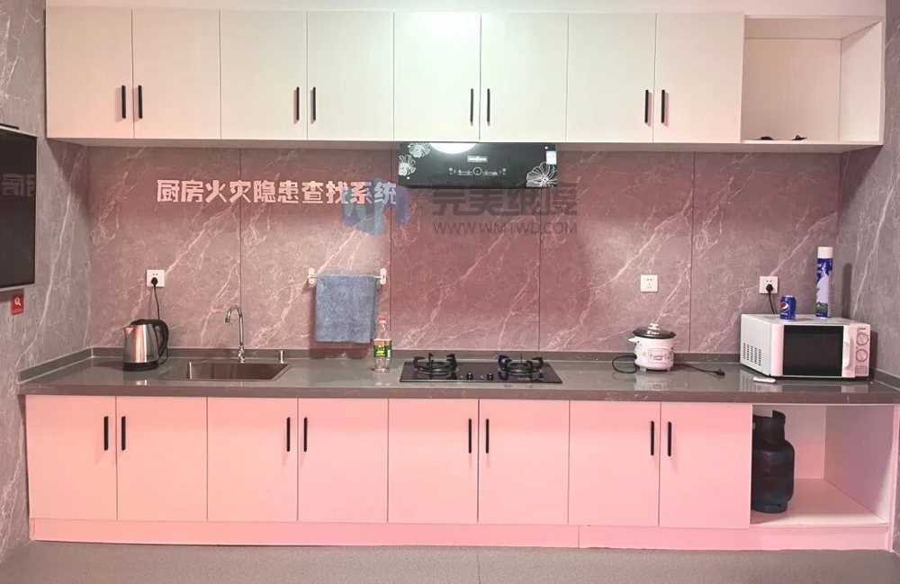 模拟客厅、厨房、卧室中场景,通过触屏互动找出10余处隐患点,系统实时