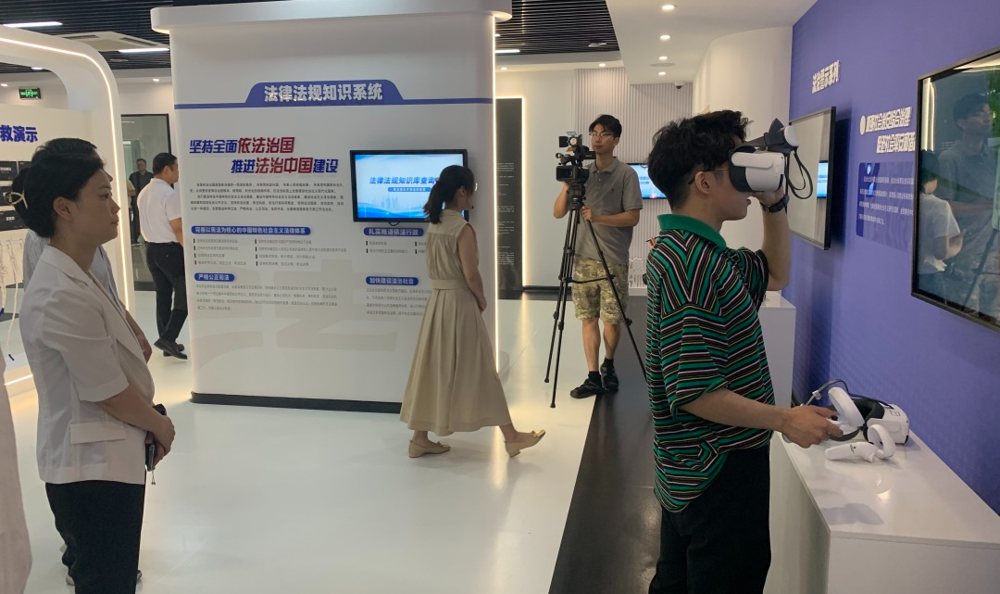 体验馆拥有1+3+N的培训模块:“1”代表展厅内外的党建引领主题。“