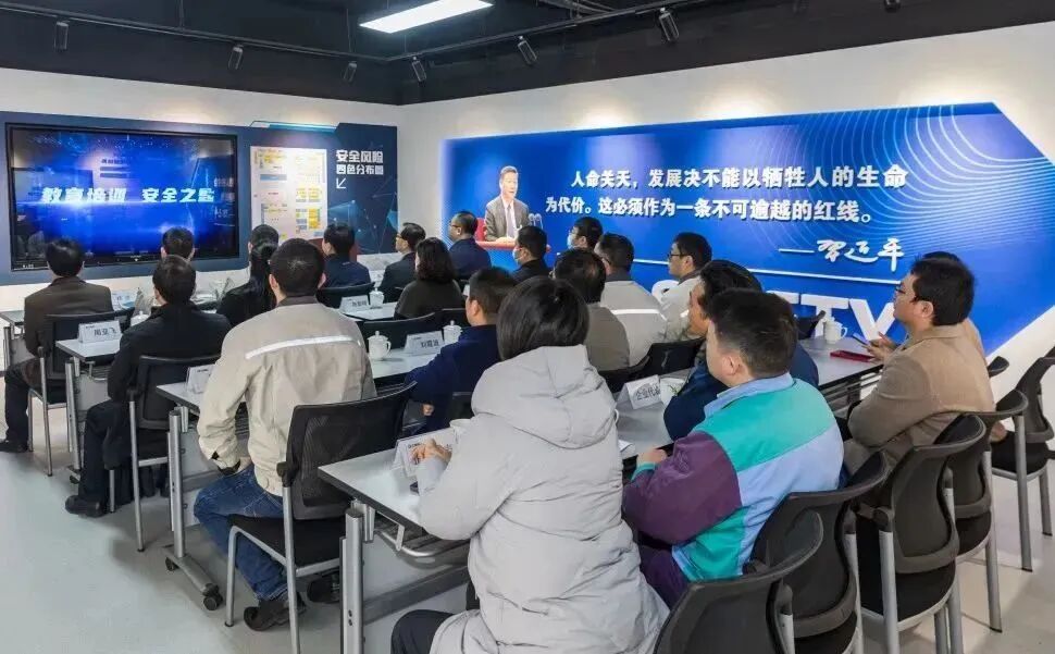 公共安全体验馆设立了 安全先导区、法律法规学习区、轨道交通安全主题区