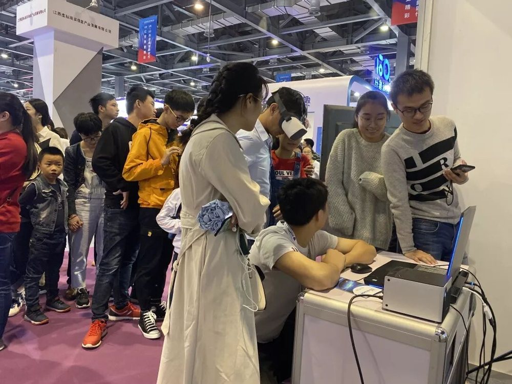 来看一下展位的实时人流量吧