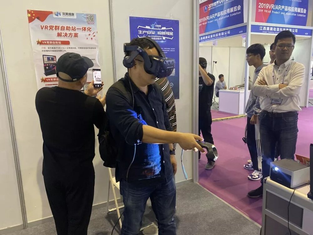 来看一下展位的实时人流量吧