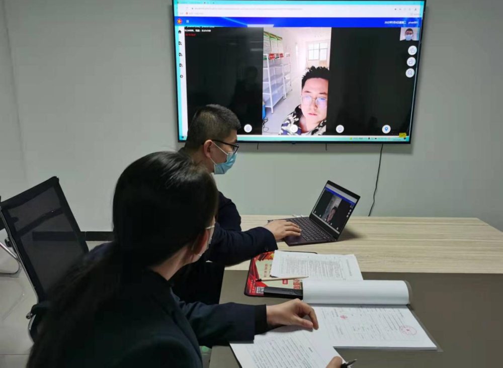 实行云踏勘，现场勘验“不见面”。借助沂南县远程踏勘系统，山东万粟种业